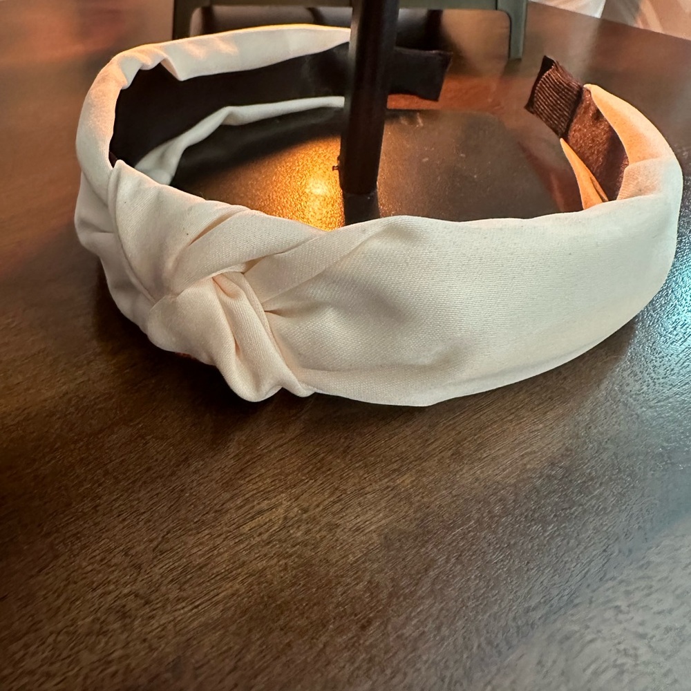 HEADBAND CREAM SILKY FABRIC—NEW